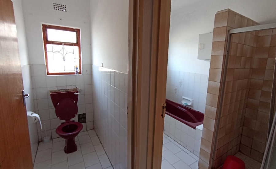 3 Bedroom Property for Sale in Louwville Western Cape